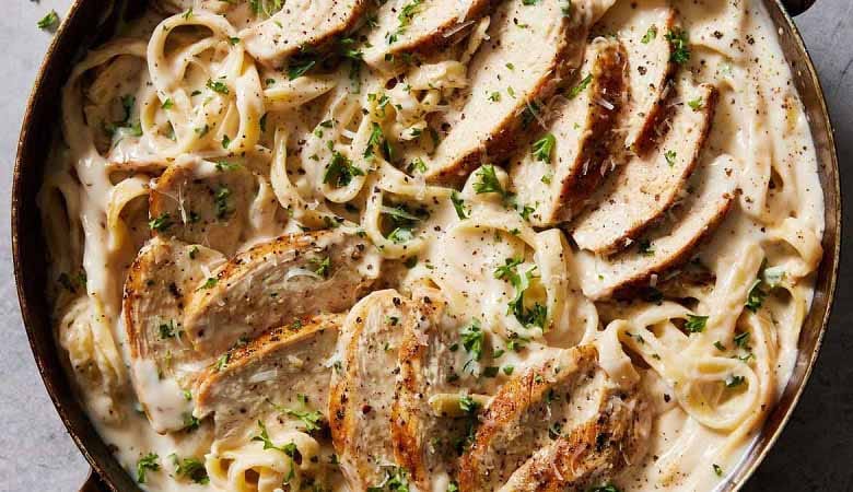 Simple Chicken Alfredo Pasta: A Quick and Creamy Delight!